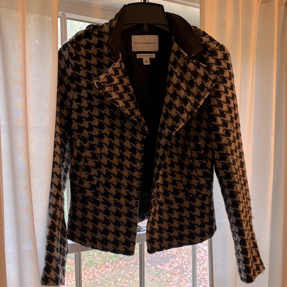 Banana Republic Women's Houndstooth Blazer - Black and Brown. Size xs